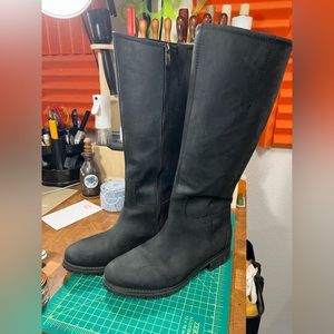 Women’s Timberland Waterproof Zip Boots — Size 9.5 US